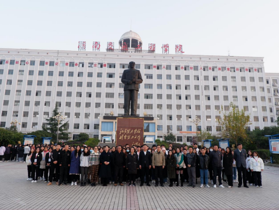 “奋进百年路,启航新征程”——经济管理学院举办升旗仪式暨党总支开展学习贯彻党的十九届六中全会精神主题党日活动